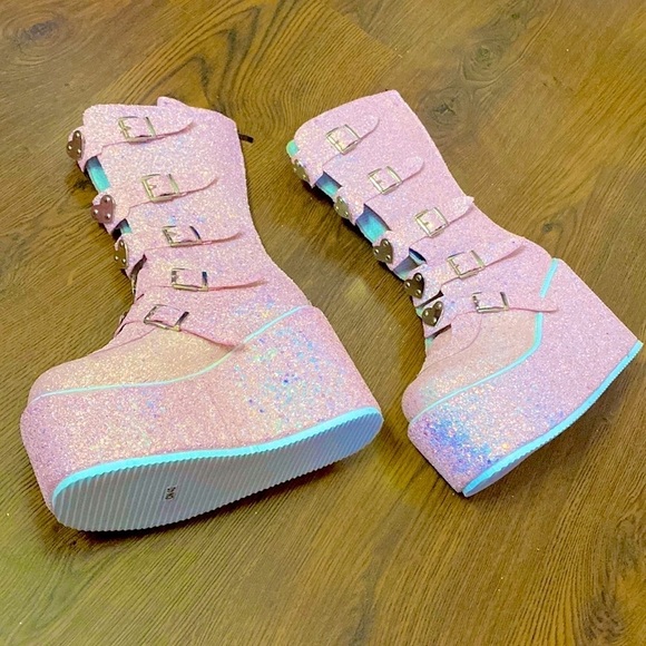 ππ Glitter Heart & Buckle Platform Wedge Boots ππ NWT - Picture 4 of 13